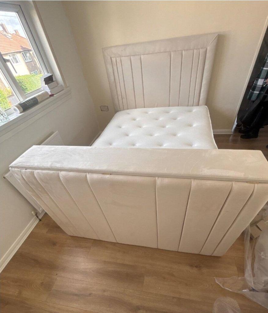 Image #2 from Leah Deighton